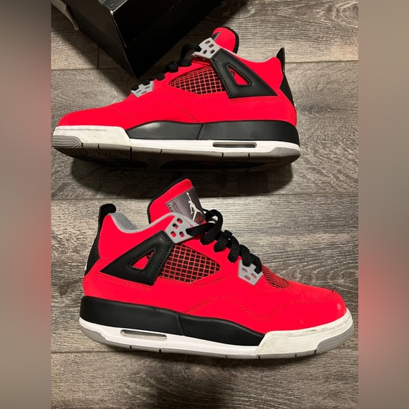 Jordan 4 Retro Toro Bravo (GS) - Picture 3 of 7